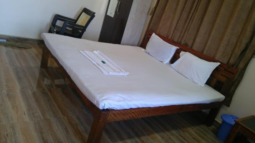 Vinee'S Kitchen And Motel Koynanagar Extérieur photo